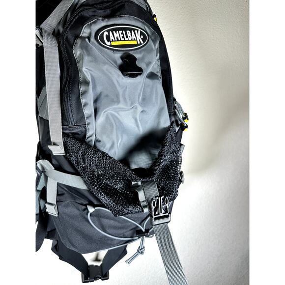 CamelBak H.A.W.G. Hydration Daypack w/ Bladder Gray/Black Waist & Chest Straps - Picture 7 of 16